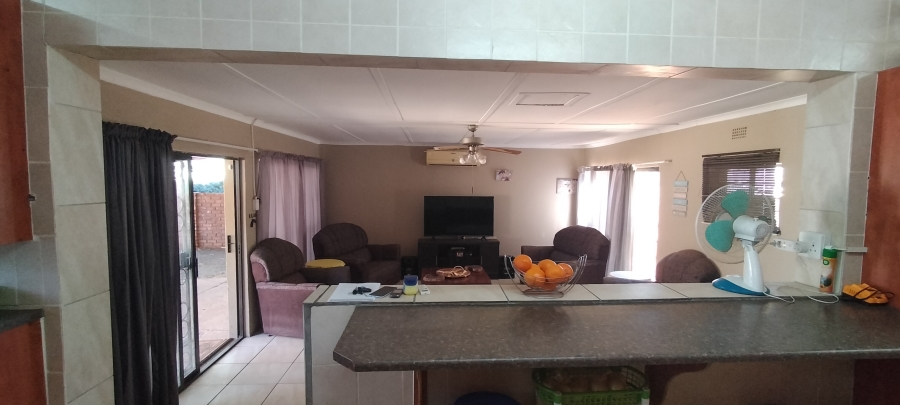 5 Bedroom Property for Sale in Jan Kempdorp Northern Cape